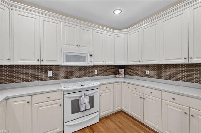 1584 Godfrey LN, Virginia Beach, VA 23454