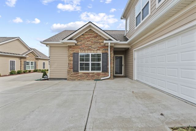 2431 Stonecenter Ln, Murfreesboro, TN 37128