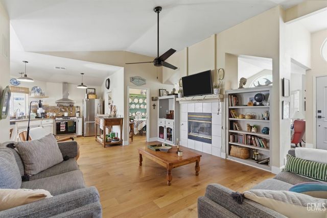 11104 Mirrored Image Court, Bakersfield, CA 93311