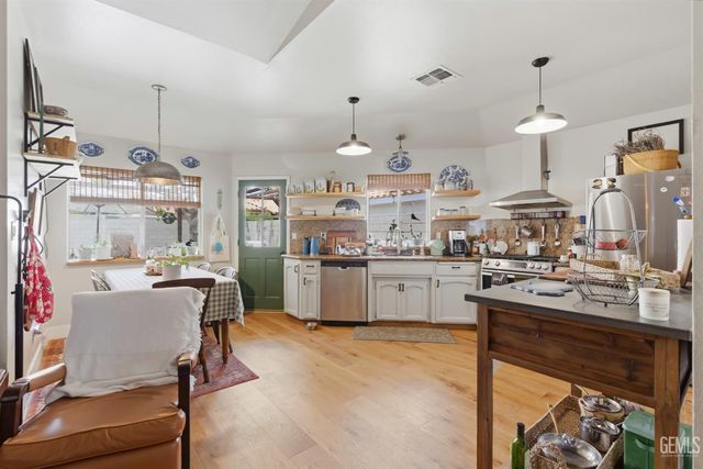 11104 Mirrored Image Court, Bakersfield, CA 93311