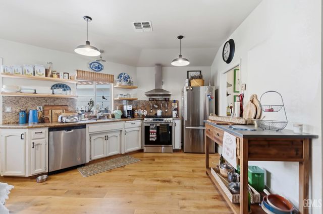 11104 Mirrored Image Court, Bakersfield, CA 93311