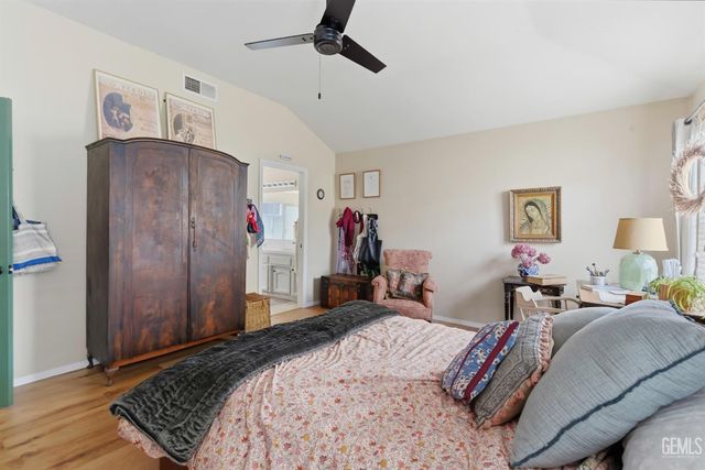 11104 Mirrored Image Court, Bakersfield, CA 93311