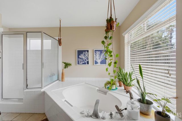 11104 Mirrored Image Court, Bakersfield, CA 93311