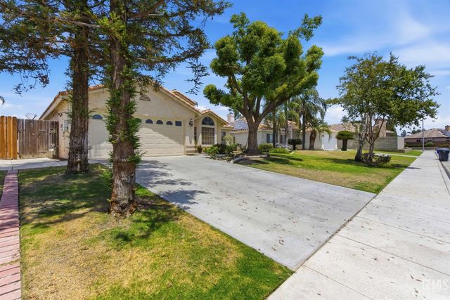 11104 Mirrored Image Court, Bakersfield, CA 93311