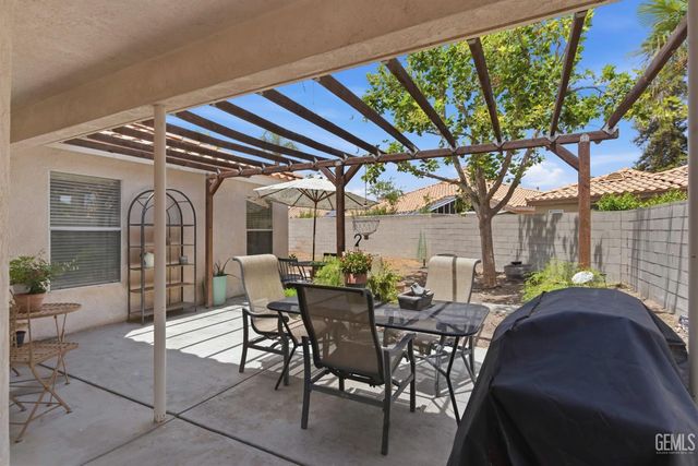 11104 Mirrored Image Court, Bakersfield, CA 93311