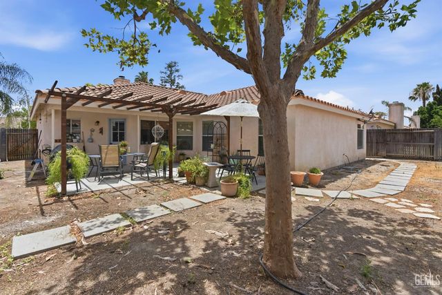 11104 Mirrored Image Court, Bakersfield, CA 93311
