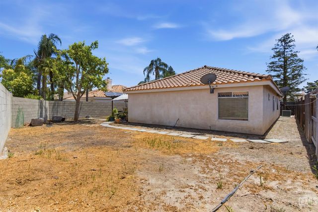 11104 Mirrored Image Court, Bakersfield, CA 93311