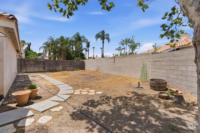 11104 Mirrored Image Court, Bakersfield, CA 93311