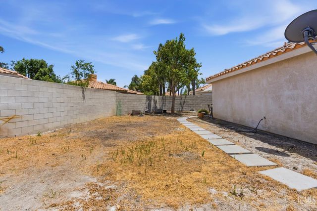 11104 Mirrored Image Court, Bakersfield, CA 93311
