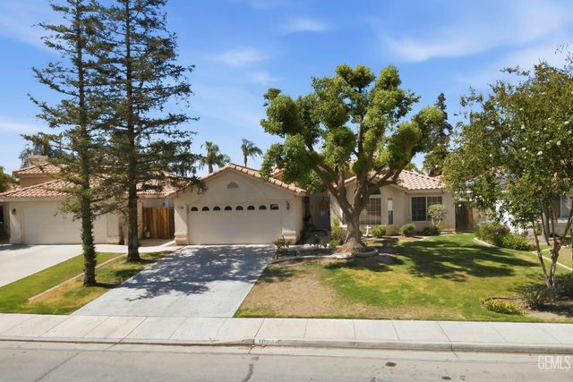 11104 Mirrored Image Court, Bakersfield, CA 93311