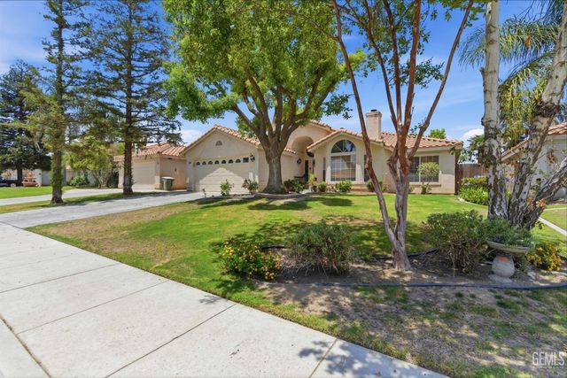 11104 Mirrored Image Court, Bakersfield, CA 93311