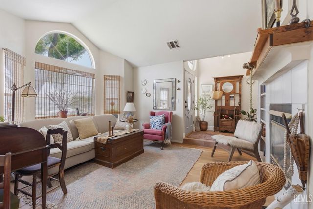 11104 Mirrored Image Court, Bakersfield, CA 93311