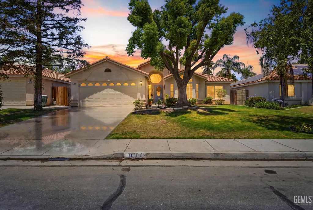 11104 Mirrored Image Court, Bakersfield, CA 93311