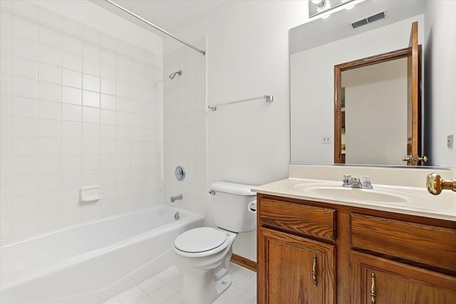 15727 Ravinia Avenue 2E, Orland Park, IL 60462