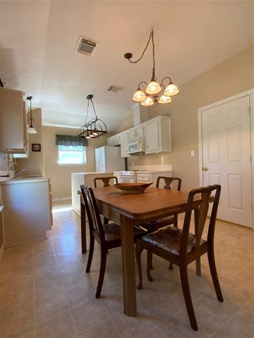 1030 Silliman Street, Sealy, TX 77474