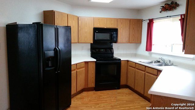 25 BADGERS HLS, San Antonio, TX 78238
