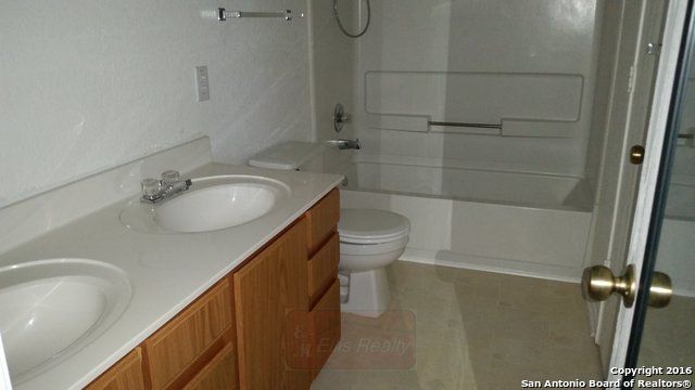 25 BADGERS HLS, San Antonio, TX 78238