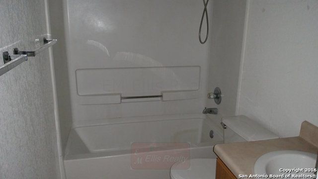 25 BADGERS HLS, San Antonio, TX 78238