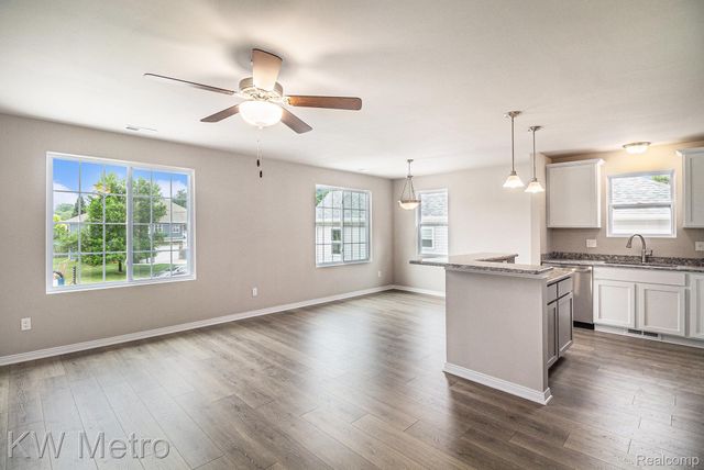 215 Whispering Pines Drive 12, Fenton, MI 48430