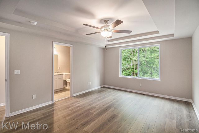 215 Whispering Pines Drive 12, Fenton, MI 48430