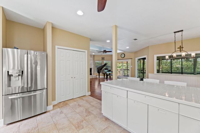 22012 Briarcliff DR, Spicewood, TX 78669