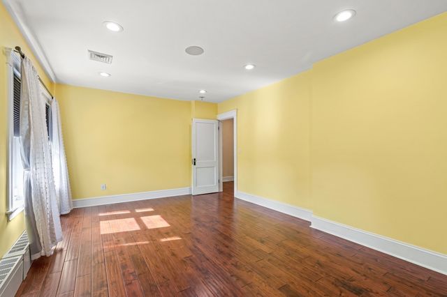34 Farrington Ave, Dedham, MA 02026
