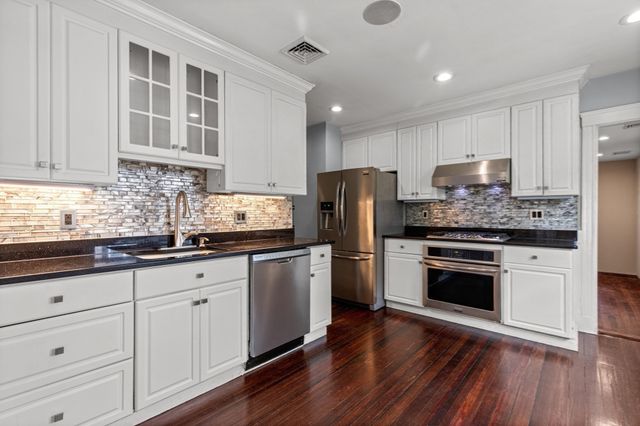 34 Farrington Ave, Dedham, MA 02026