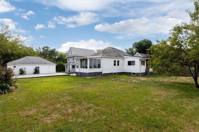 34 Farrington Ave, Dedham, MA 02026