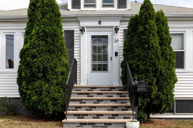 34 Farrington Ave, Dedham, MA 02026