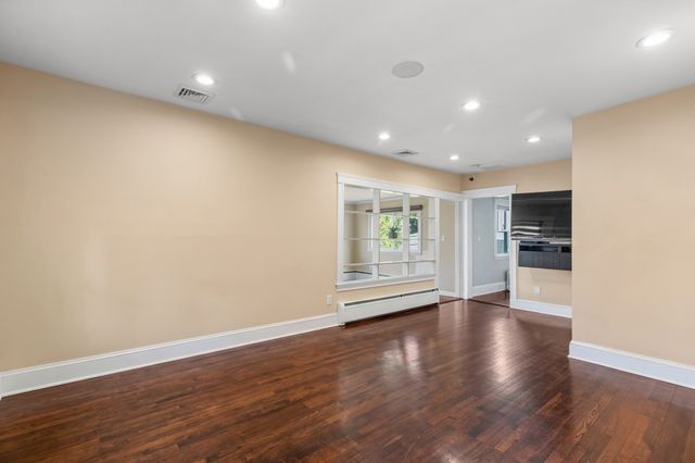 34 Farrington Ave, Dedham, MA 02026