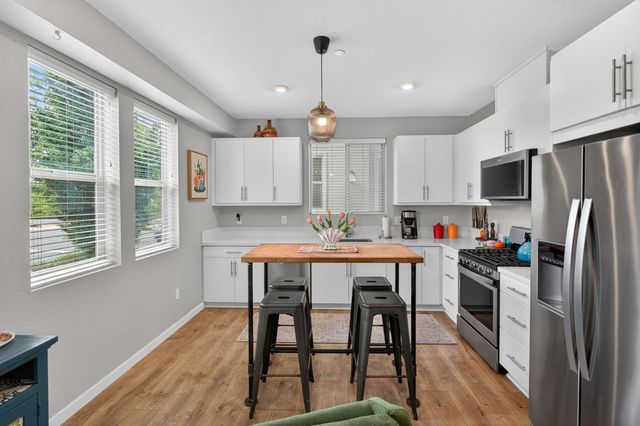 2648 3rd St, Sacramento, CA 95818
