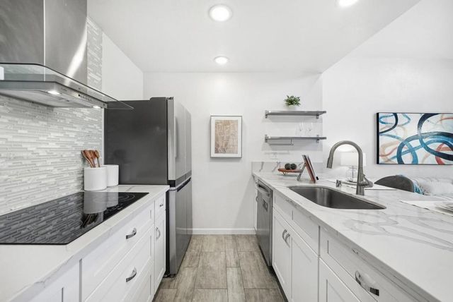 4151 El Camino Way M, Palo Alto, CA 94306