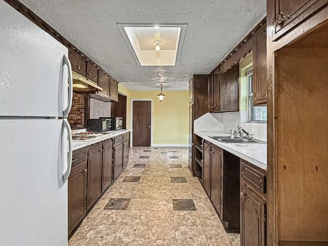 1576 County Road 614, Dayton, TX 77535
