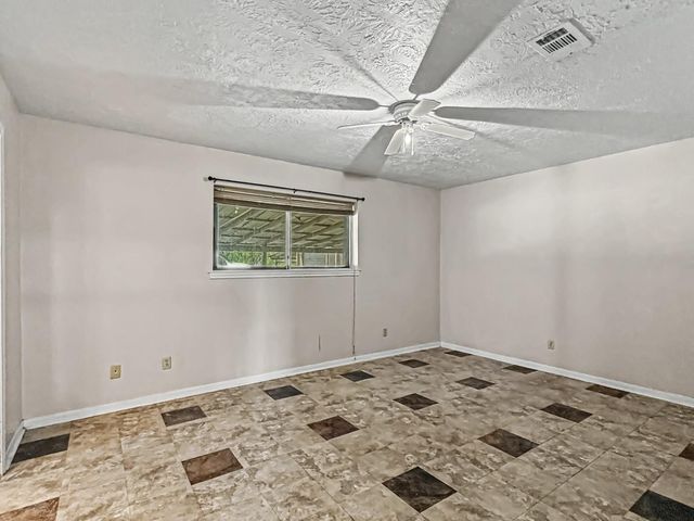 1576 County Road 614, Dayton, TX 77535