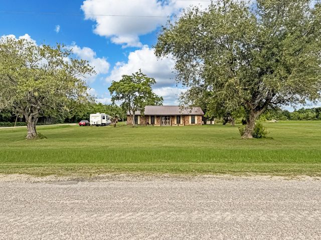 1576 County Road 614, Dayton, TX 77535