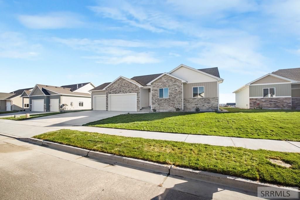 Image 2 of property listing at 5344 Cypress Creek, Idaho Falls, ID 83401