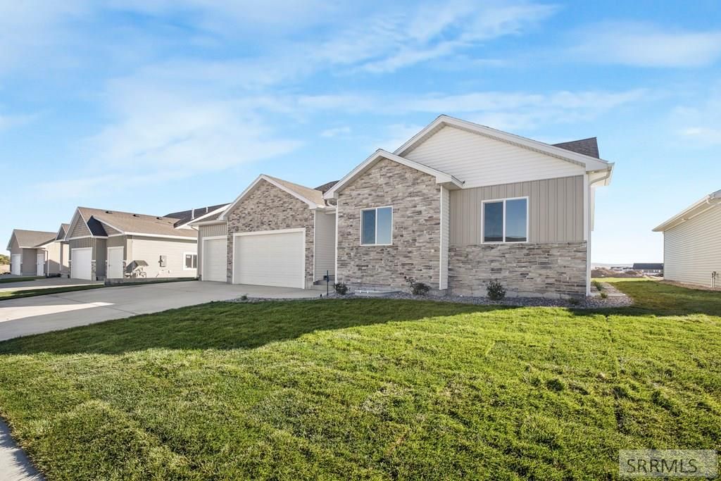 Image 3 of property listing at 5344 Cypress Creek, Idaho Falls, ID 83401