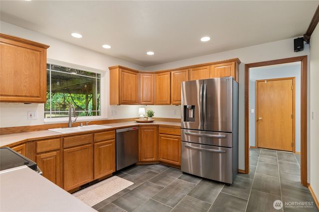 731 E Lakeshore Drive, Allyn, WA 98524