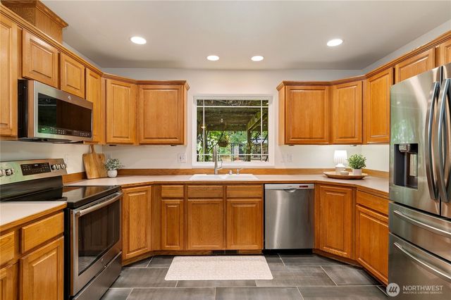 731 E Lakeshore Drive, Allyn, WA 98524