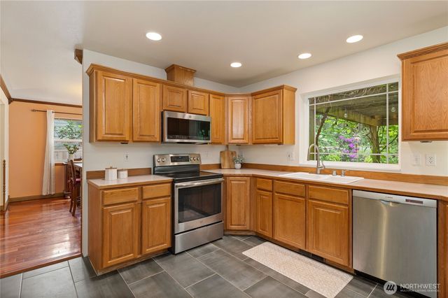731 E Lakeshore Drive, Allyn, WA 98524