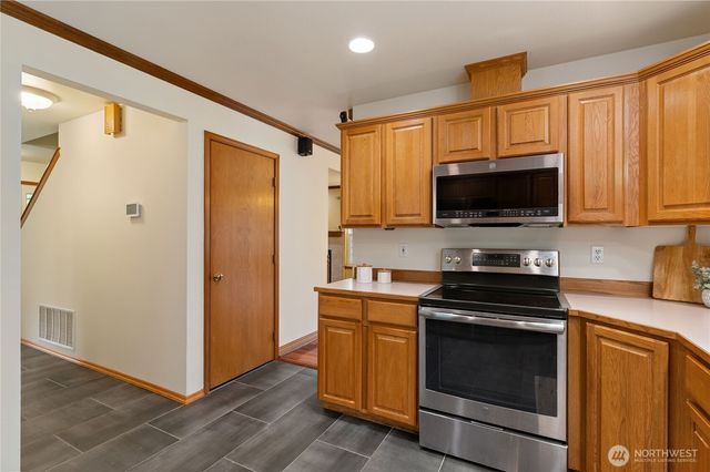 731 E Lakeshore Drive, Allyn, WA 98524