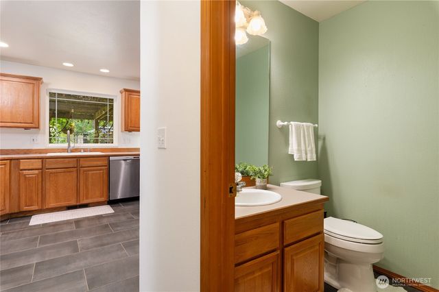 731 E Lakeshore Drive, Allyn, WA 98524