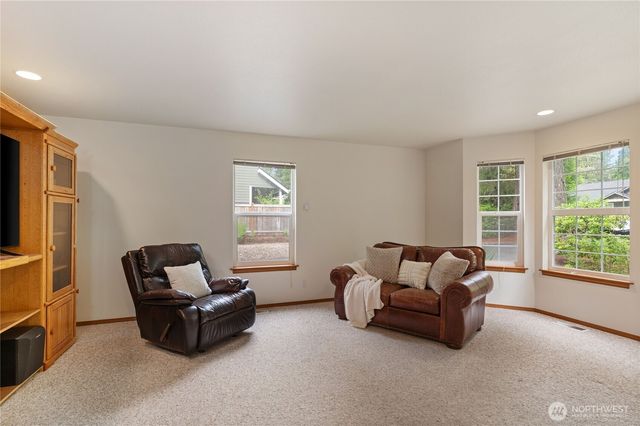 731 E Lakeshore Drive, Allyn, WA 98524