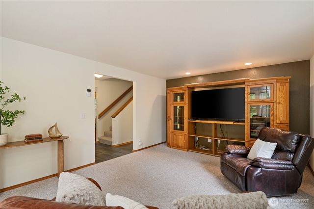 731 E Lakeshore Drive, Allyn, WA 98524