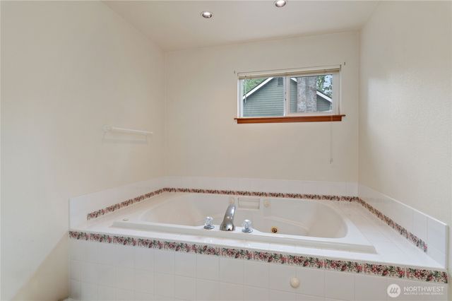 731 E Lakeshore Drive, Allyn, WA 98524