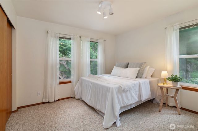 731 E Lakeshore Drive, Allyn, WA 98524