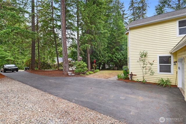 731 E Lakeshore Drive, Allyn, WA 98524