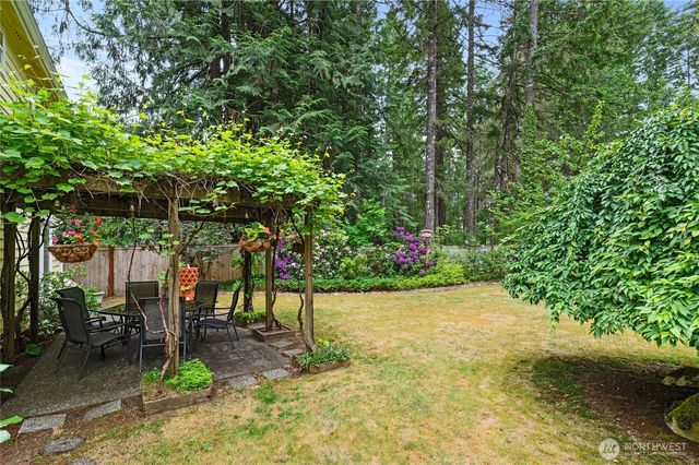 731 E Lakeshore Drive, Allyn, WA 98524