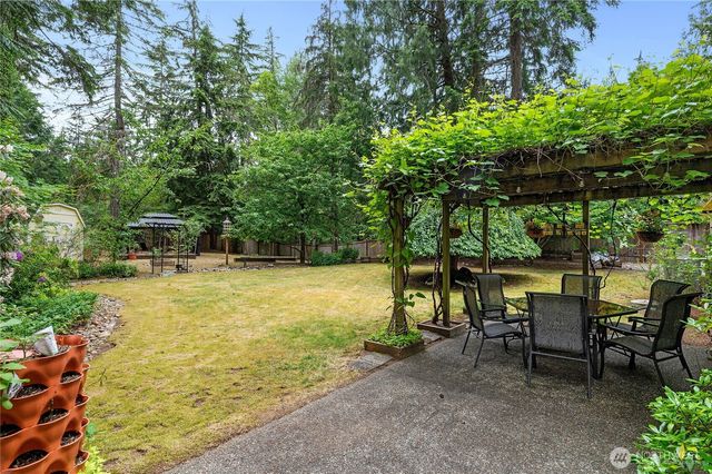 731 E Lakeshore Drive, Allyn, WA 98524