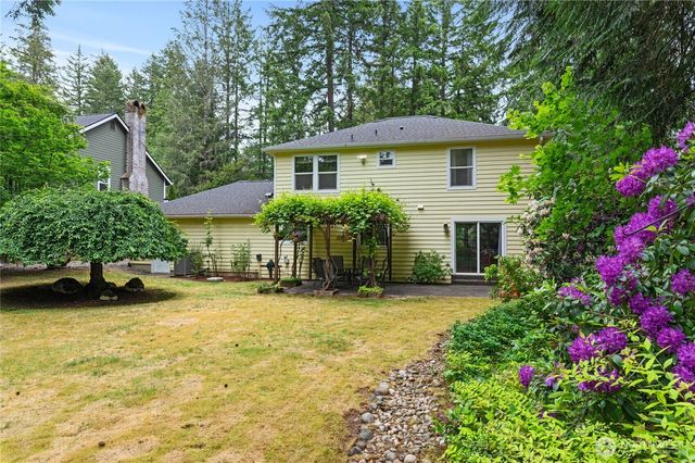 731 E Lakeshore Drive, Allyn, WA 98524